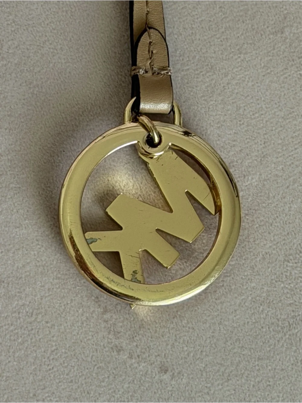MICHAEL KORS Gold Pendant Charm and Beige Leather Long Strap